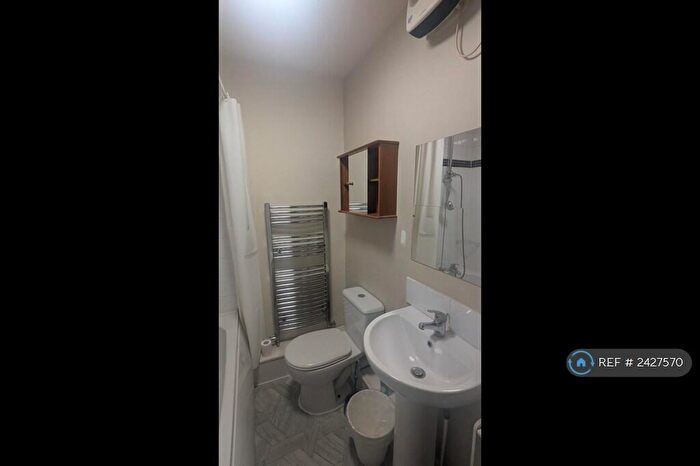 1 Bedroom Flat To Rent In Bradford Road, Cleckheaton, BD19