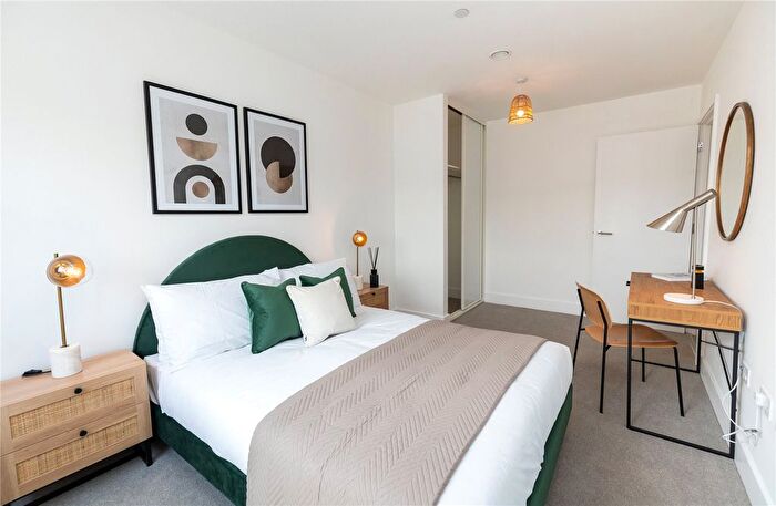 2 Bedroom Flat For Sale In Dock Road, Chatham, Kent, ME4