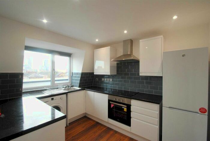 2 Bedroom Flat To Rent In Tollington Park, Finsbury Park, N4