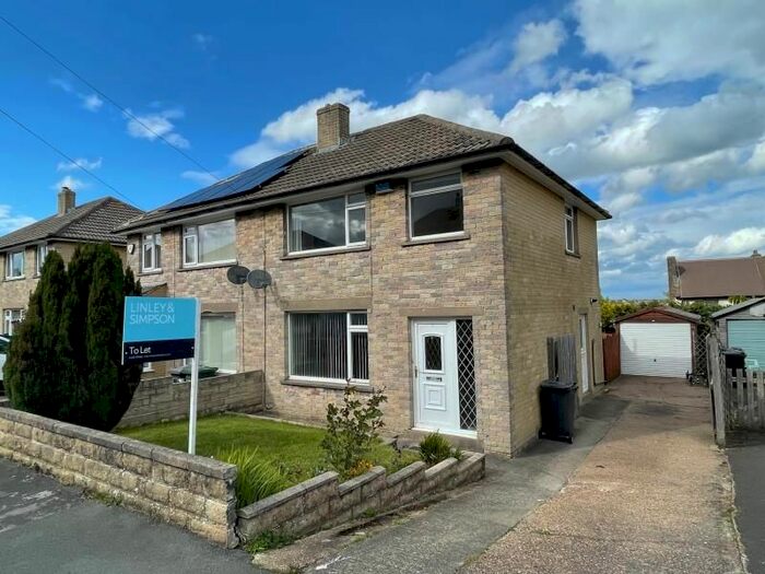 3 Bedroom Semi-Detached House To Rent In Stocks Way, Shepley, Huddersfield, HD8