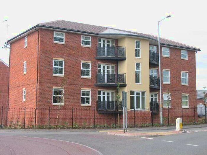 2 Bedroom Flat To Rent In Netherwich Gardens, Droitwich, WR9