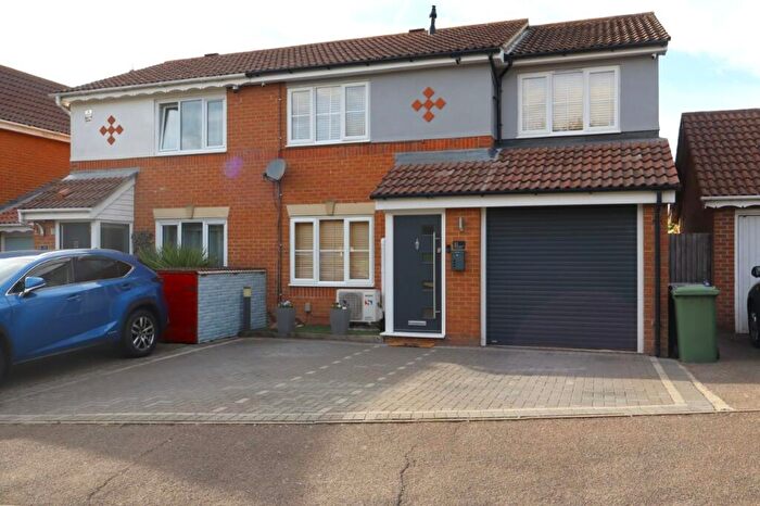 3 Bedroom Semi-Detached House For Sale In Cole Avenue, Chadwell St Mary, Thurrock, RM16