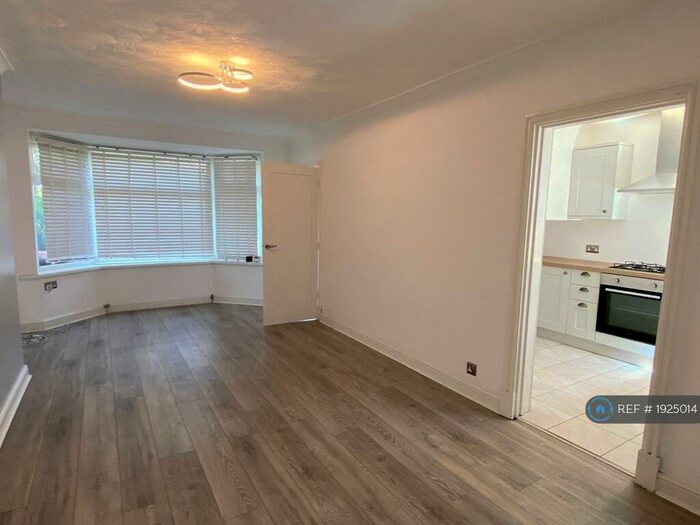 3 Bedroom Semi-Detached House To Rent In Swinton Park Road, Salford, M6