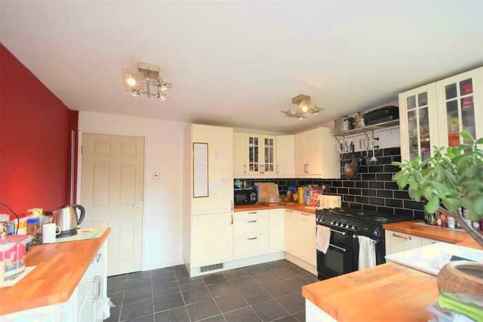 4 Bedroom Semi-Detached House To Rent In Sellywood Road, B30