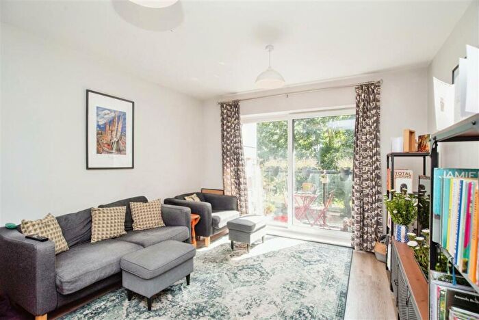 2 Bedroom Apartment To Rent In Rose Lane, Nash Mills Wharf, Hemel Hempstead, HP3