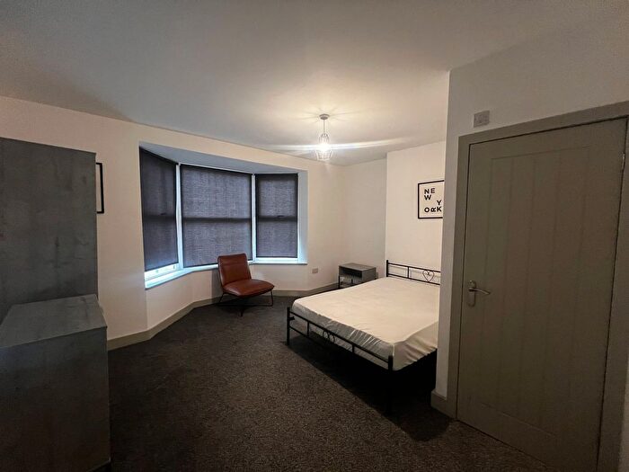 5 Bedroom End Terrace House To Rent In Vivian Road, Burngreave, S5