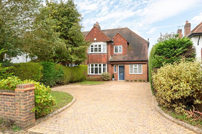 4 Bedroom Semi Detached House For Sale In Rydens Road, Walton-on-Thames, KT12