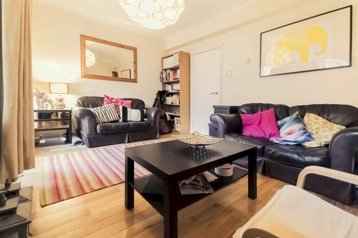 2 Bedroom Flat To Rent In Worsopp Drive, London SW4