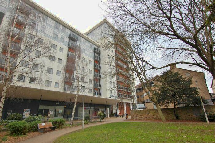 2 Bedroom Flat For Sale In New Road, Brentwood, CM14