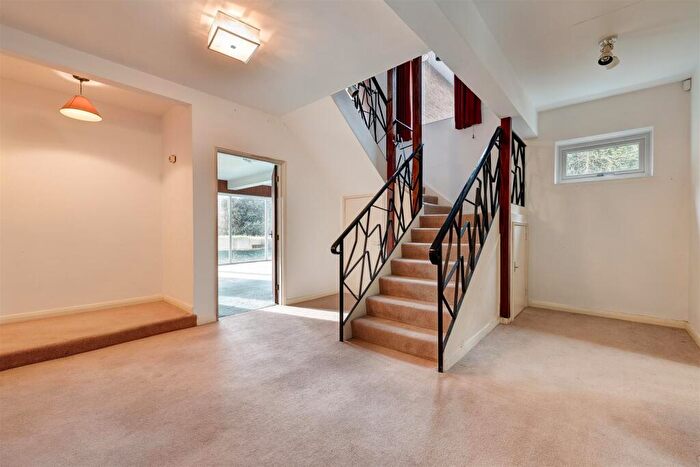 4 Bedroom Detached House For Sale In Ashby Road East Bretby, DE15
