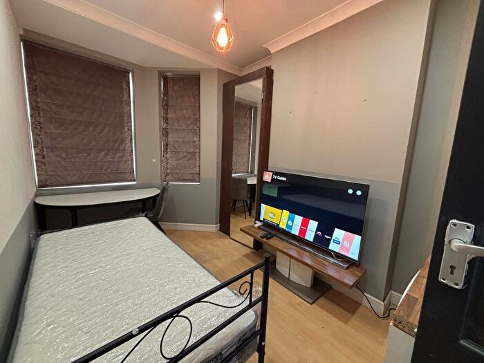 Studio To Rent In West Hendon Broadway, London, NW9