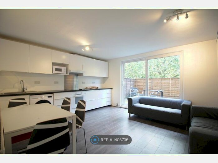 4 Bedroom Flat To Rent In Trimdon, London, NW1