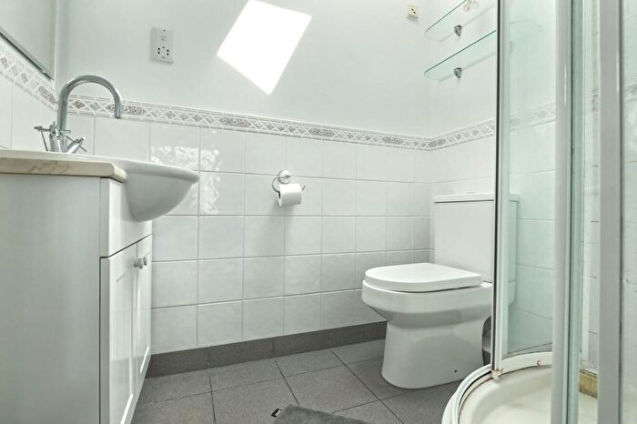 2 Bedroom Bungalow For Sale In Westmill Road, Ware, SG12