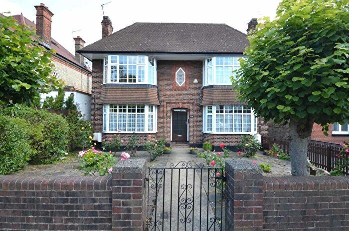 2 Bedroom Flat To Rent In Etchingham Park Road, Finchley, N3