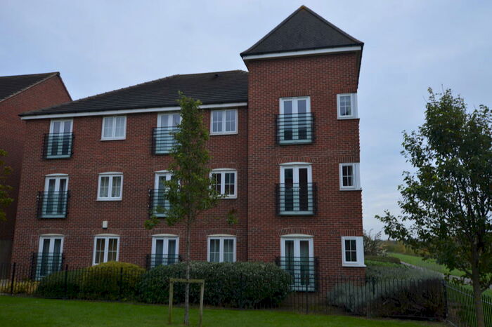 2 Bedroom Apartment To Rent In Fenton Place, Middleton, LS10