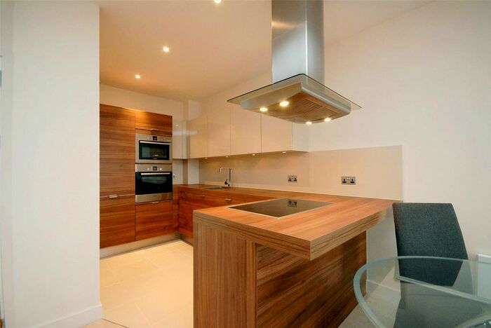 3 Bedroom Flat To Rent In Bromyard Avenue, London, W3