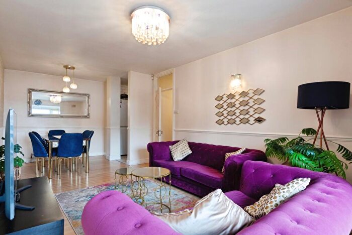 2 Bedroom Flat For Sale In Ley Street, Ilford, Essex, IG2