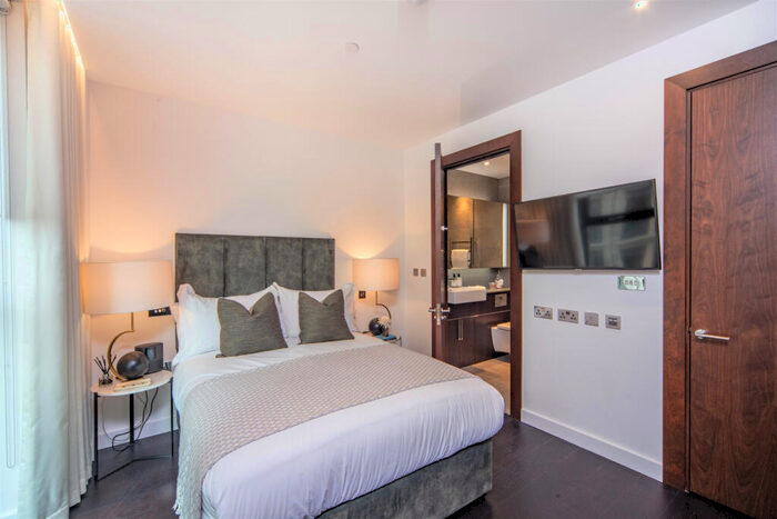 2 Bedroom Apartment To Rent In Thornes House, Nine Elms, London, SW11
