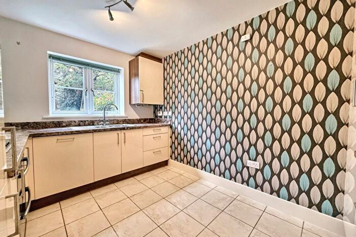 2 Bedroom Flat For Sale In Chandlers Ford, SO53