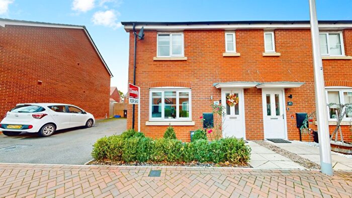 3 Bedroom Semi-Detached House For Sale In Overbury Way, Wellesbourne, Warwick, CV35