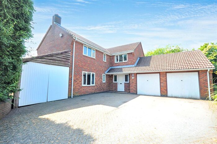 4 Bedroom Detached House For Sale In Uttoxeter Road, Stone, ST15