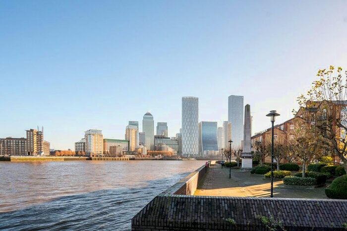 2 Bedroom Flat For Sale In Edward Square, Rotherhithe, London, SE16