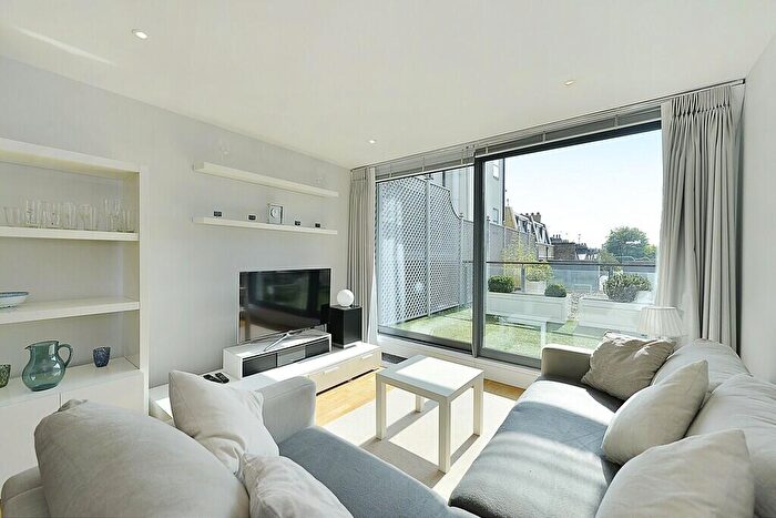 2 Bedroom Flat To Rent In Fulham Road, Chelsea, SW10