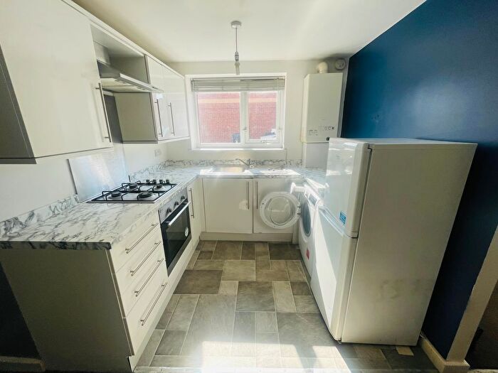 1 Bedroom Flat To Rent In Wellington Court, Woodside, Bradford, BD6