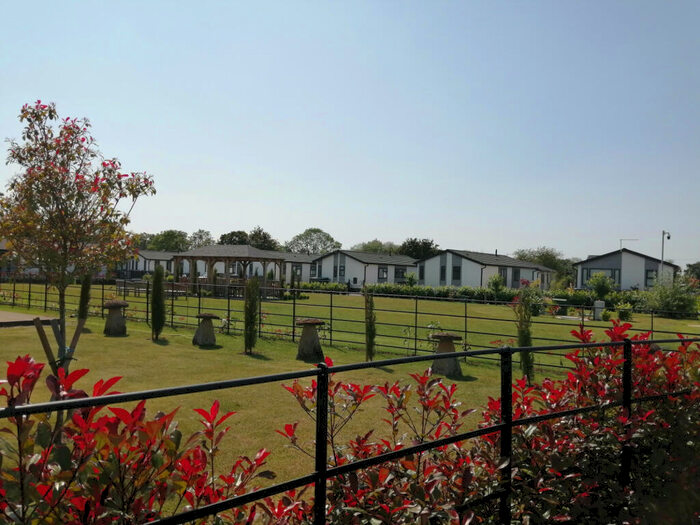 2 Bedroom Park Home For Sale In Stratford-upon-Avon, Warwickshire, CV37