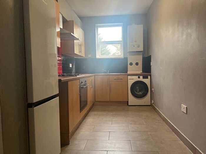 3 Bedroom Flat To Rent In Greenford Road, Greenford, UB6