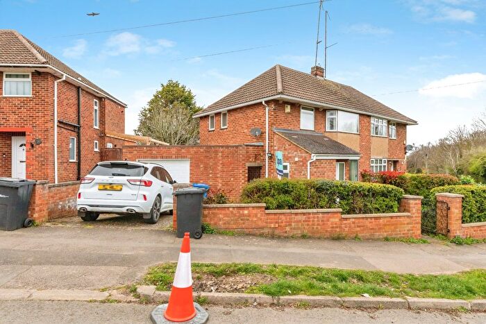 3 Bedroom Semi Detached House For Sale In Eastleigh Road, Kettering, NN15