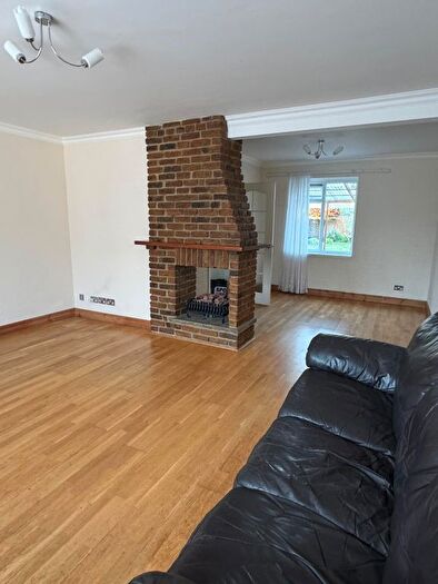 4 Bedroom Semi-Detached House To Rent In Shadwell Drive, Northolt, UB5