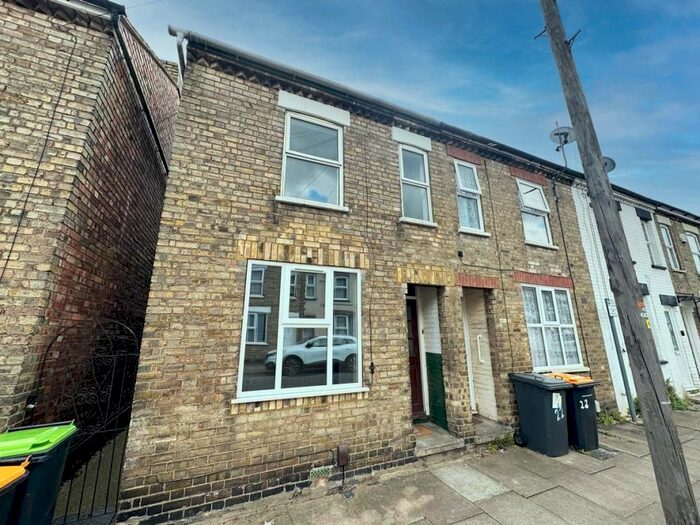 2 Bedroom Terraced House To Rent In Sandhurst Place, Bedford, MK42