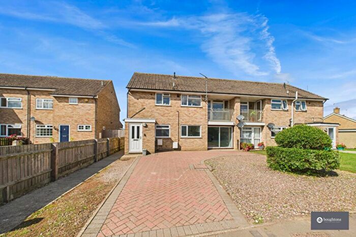 2 Bedroom Flat For Sale In Myers Way, Charlton, OX17
