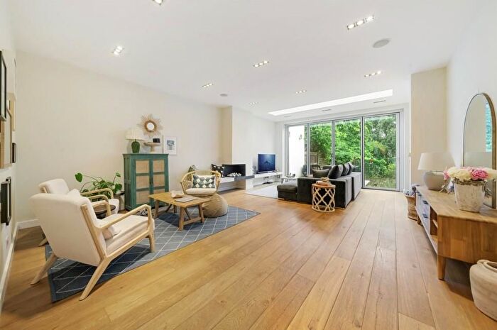 7 Bedroom Semi Detached House To Rent In Hocroft Road, London, NW2