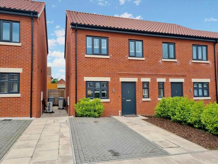 3 Bedroom Semi-Detached House For Sale In Williams Close, Ancaster, Grantham, NG32