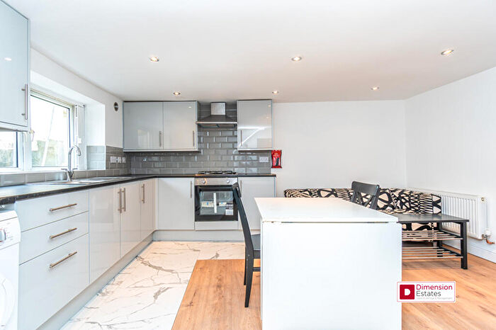 3 Bedroom Maisonette To Rent In Stoke Newington, Hackney, London, Stoke Newington, N16