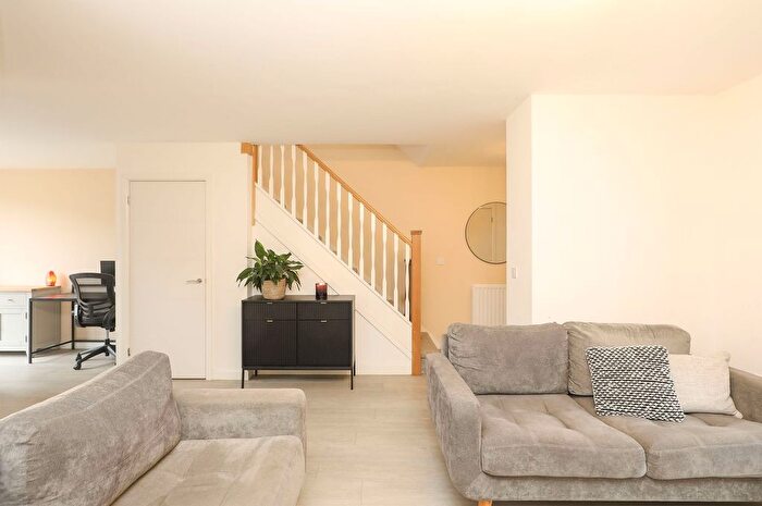 3 Bedroom Semi-detached House For Sale In Sawmill Mews, Chesterfield, S41