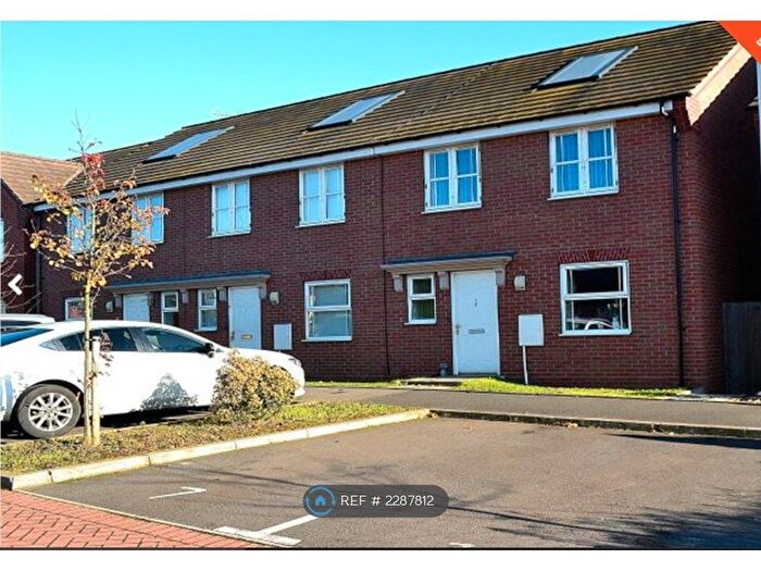 3 Bedroom End Of Terrace House To Rent In Croft Avenue, Rugby, CV21