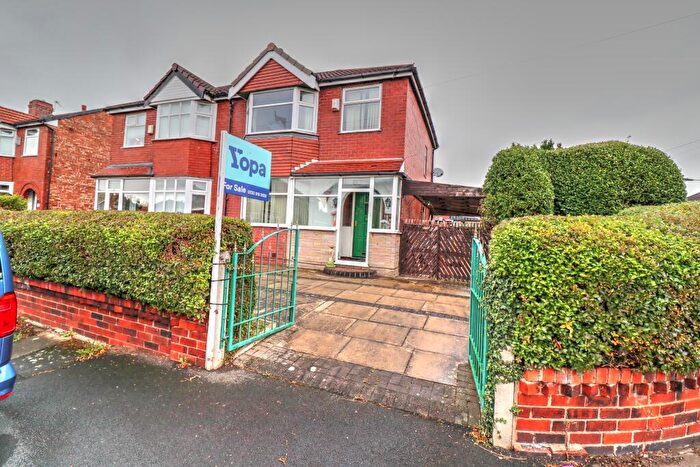 3 Bedroom Semi-Detached House For Sale In Braemar Avenue, Manchester, M32