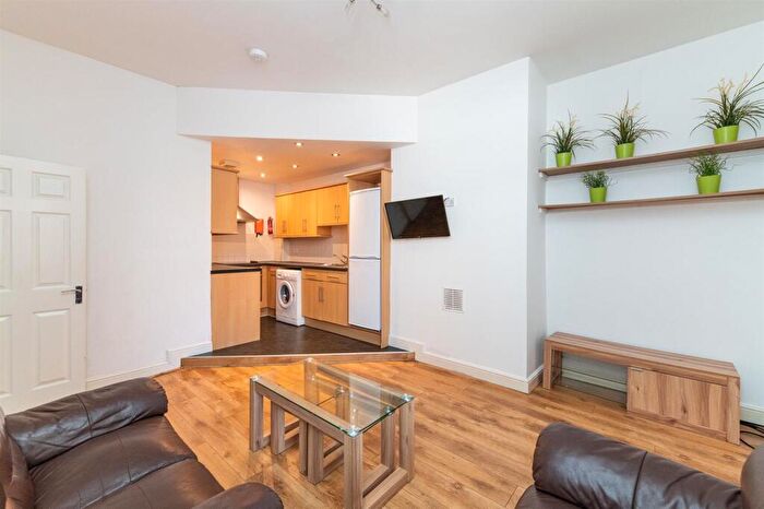 3 Bedroom Flat To Rent In Lonsdale Terrace, Jesmond, Newcastle Upon Tyne, NE2