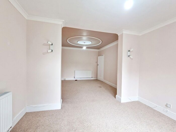 4 Bedroom Semi-Detached House To Rent In Alleyn Park, Southall, UB2