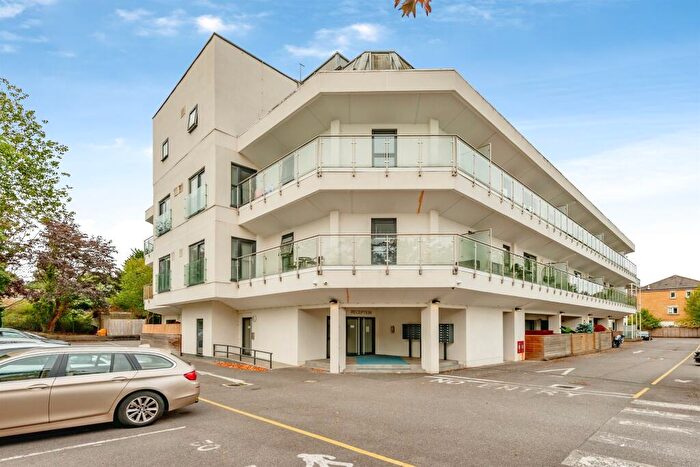 2 Bedroom Apartment For Sale In Russell Way, Crawley, RH10