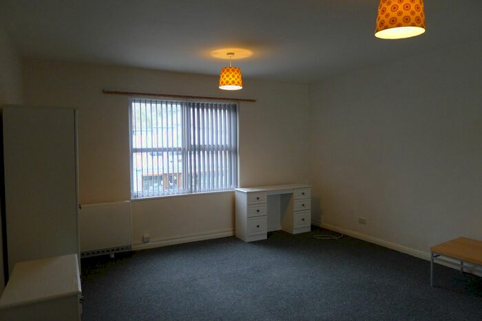 1 Bedroom Flat To Rent In Wolborough Street, Newton Abbot, TQ12