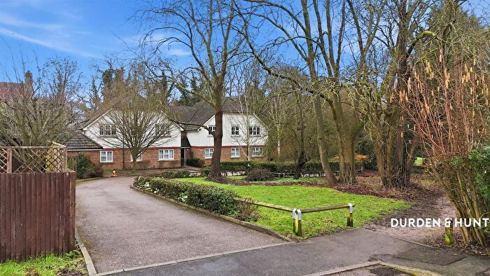 2 Bedroom Flat For Sale In Retreat Way, Chigwell, IG7