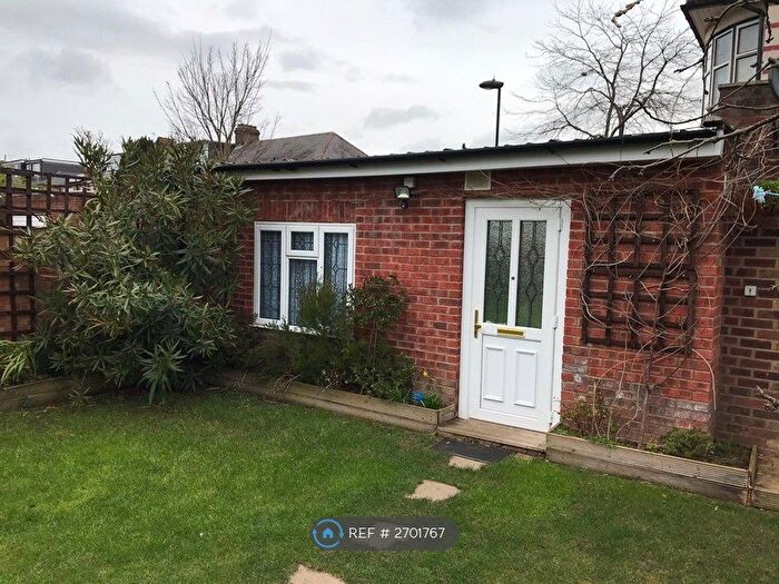 1 Bedroom Bungalow To Rent In Firs Park Ave, London, N21