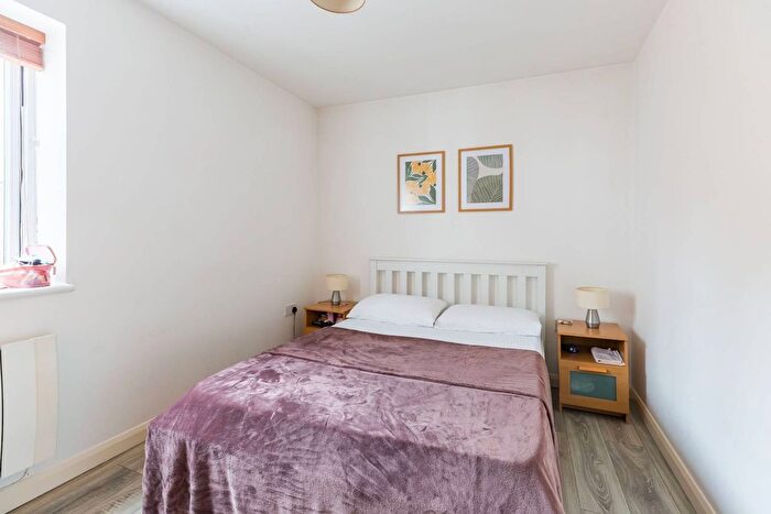 1 Bedroom Flat To Rent In Courcy Road, Wood Green, London, N8