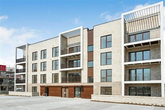 2 Bedroom Flat To Rent In Bedroom Property In Genome Close, Franklin Gardens, CB3