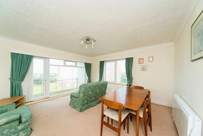 2 Bedroom Flat For Sale In West Parade, Bexhill-On-Sea, TN39