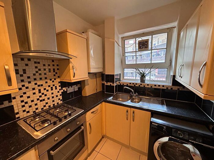 3 Bedroom Flat To Rent In Chessington House, Union Grove, London, SW8